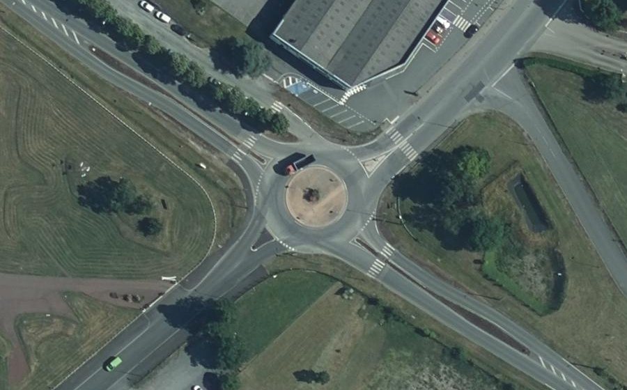 Vue aérienne du Rond-point anonyme n°32650780
