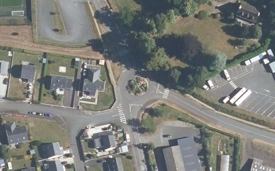 Vue aérienne du Rond-point anonyme n°32660636