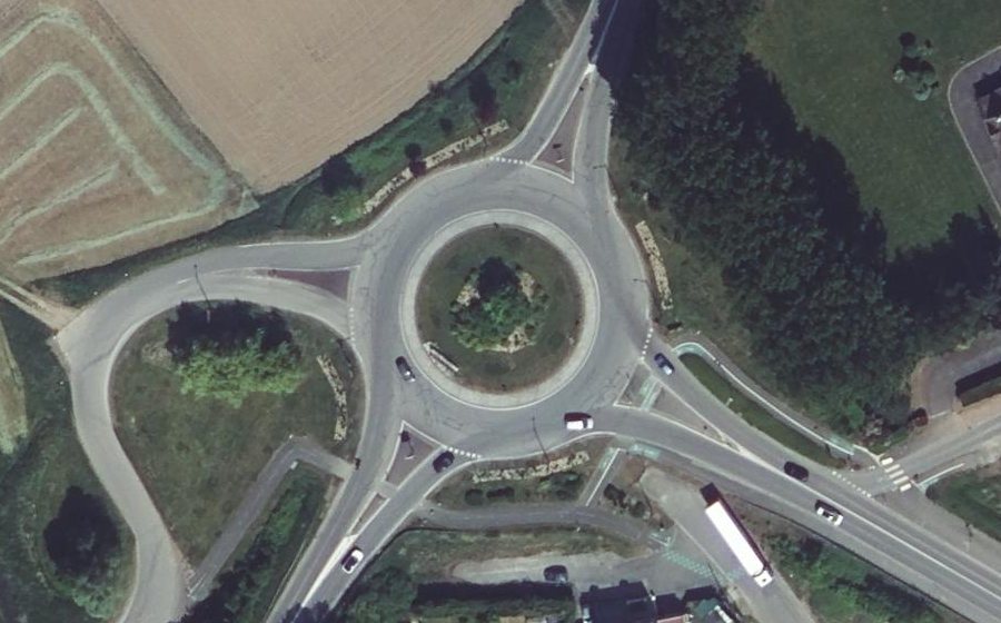 Vue aérienne du Rond-point anonyme n°32662138