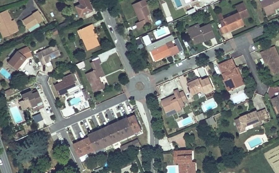 Vue aérienne du Rond-point anonyme n°32662784