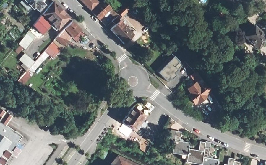 Vue aérienne du Rond-point anonyme n°32669251