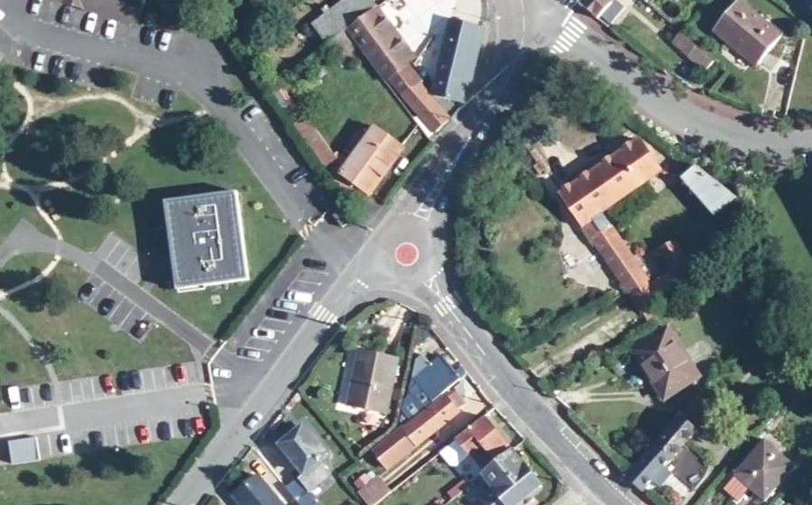 Vue aérienne du Rond-point anonyme n°32676356