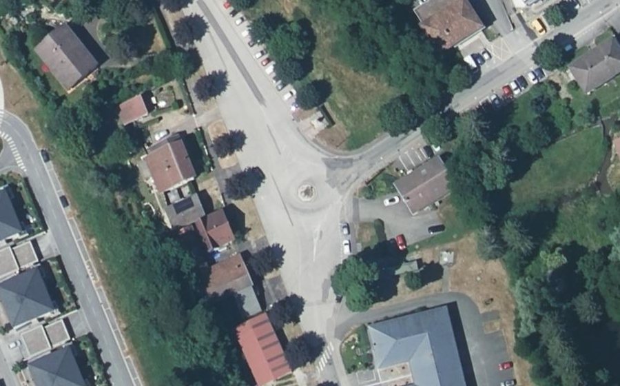 Vue aérienne du Rond-point anonyme n°326778749