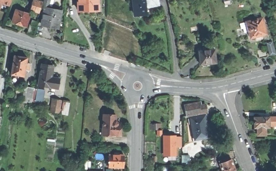 Vue aérienne du Rond-point anonyme n°326922634