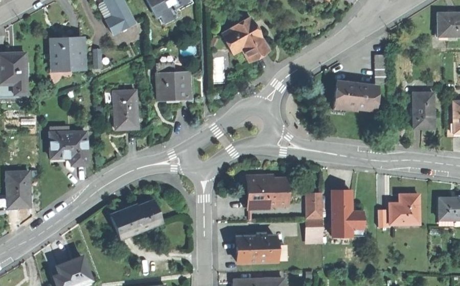 Vue aérienne du Rond-point anonyme n°326922637