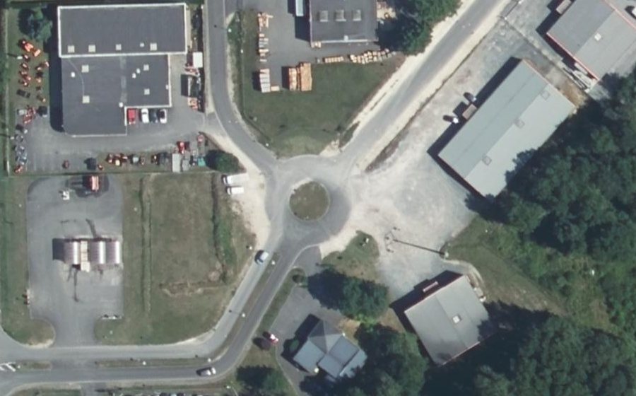 Vue aérienne du Rond-point anonyme n°326934969