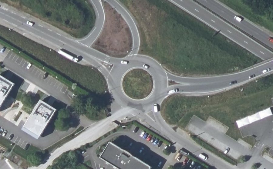 Vue aérienne du Rond-point anonyme n°32705957