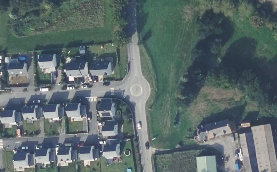 Vue aérienne du Rond-point anonyme n°327123141