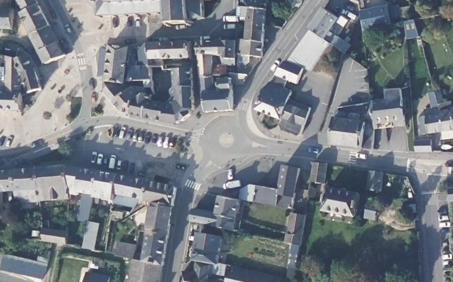 Vue aérienne du Rond-point anonyme n°327242978