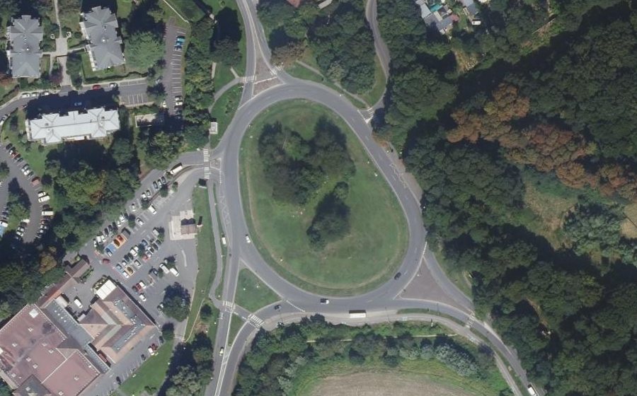 Vue aérienne du Rond-point anonyme n°327249070