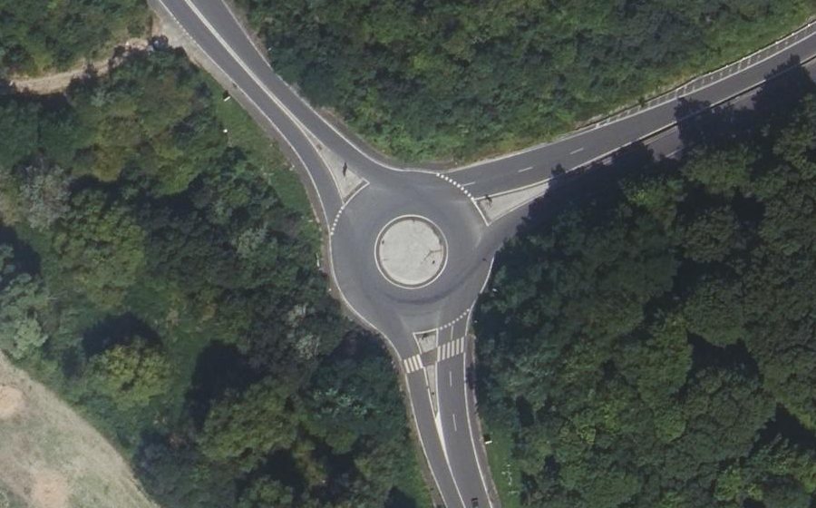 Vue aérienne du Rond-point anonyme n°327249082