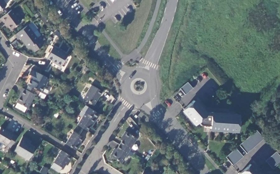 Vue aérienne du Rond-point anonyme n°327258794