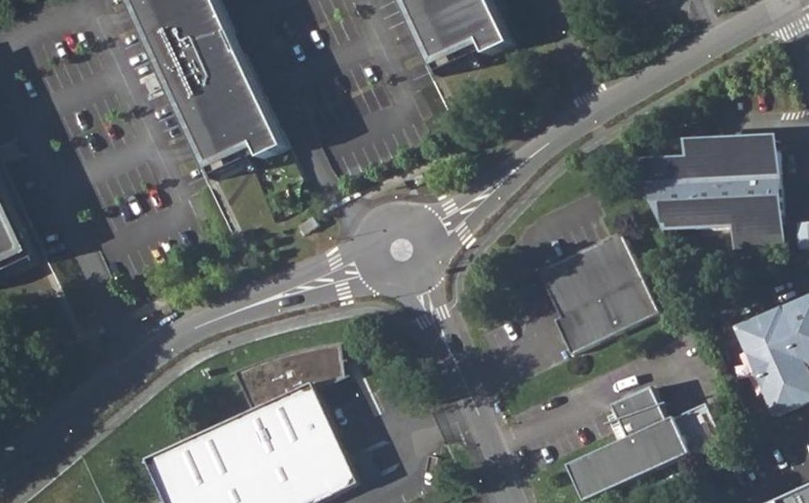 Vue aérienne du Rond-point anonyme n°32729508