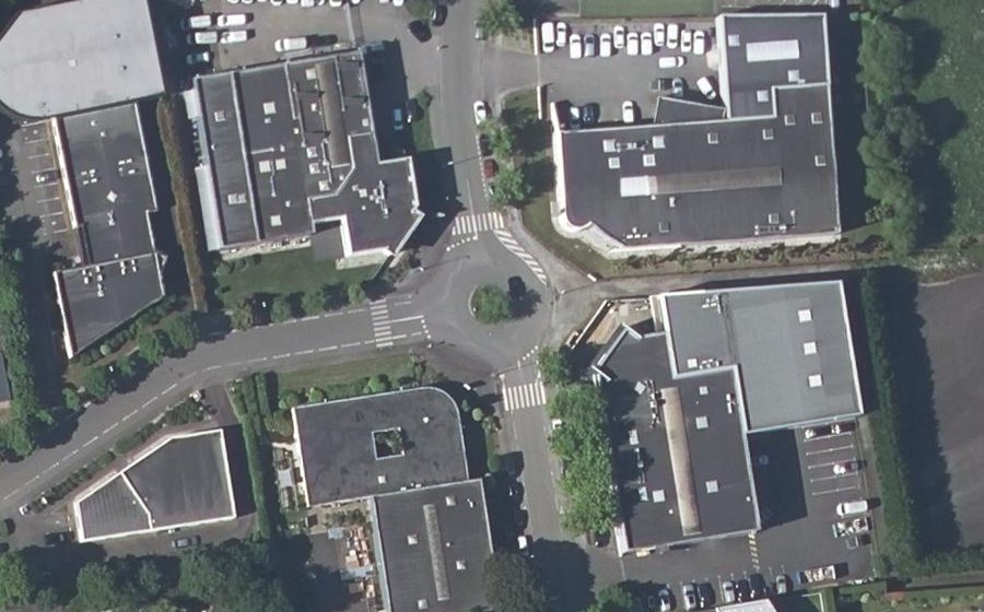 Vue aérienne du Rond-point anonyme n°32730865