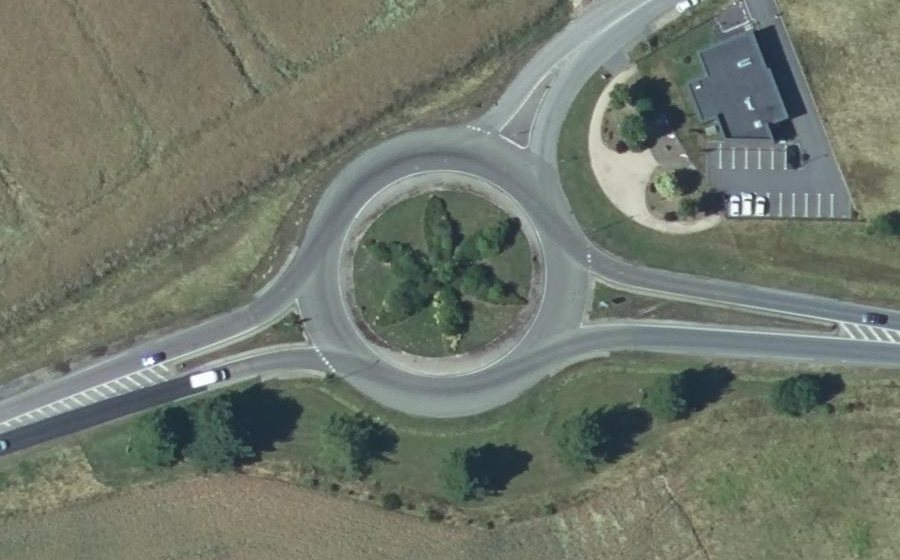 Vue aérienne du Rond-point anonyme n°32732386