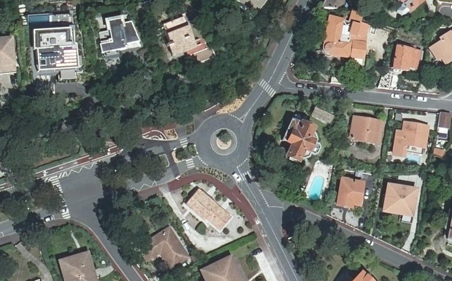 Vue aérienne du Rond-point anonyme n°32746345