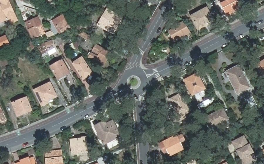 Vue aérienne du Rond-point anonyme n°32752730