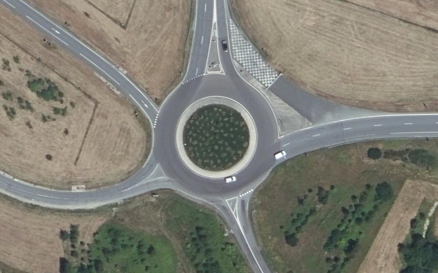 Vue aérienne du Rond-point anonyme n°327576994