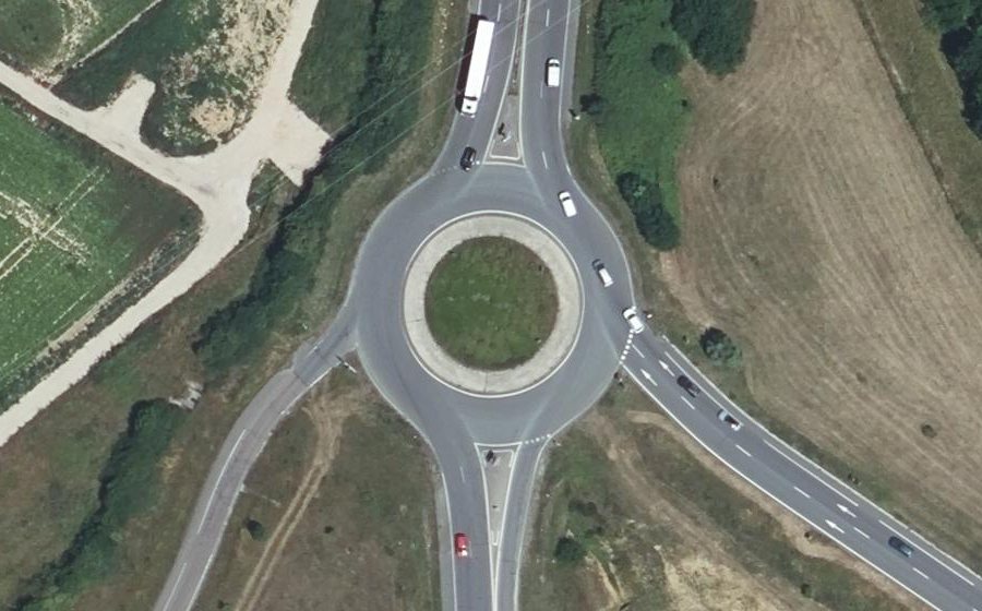 Vue aérienne du Rond-point anonyme n°327578849