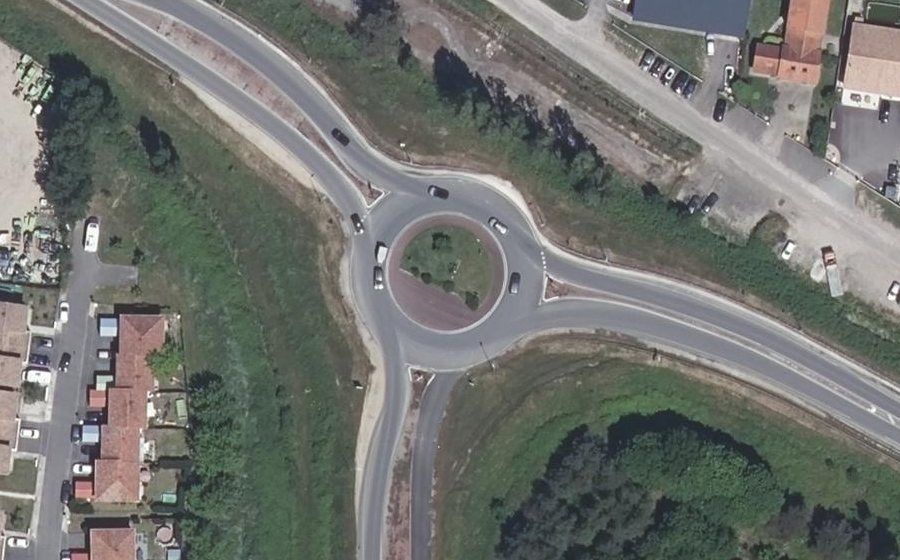Vue aérienne du Rond-point anonyme n°32762212