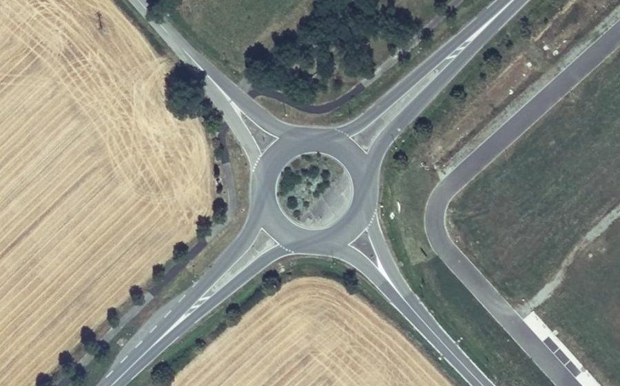 Vue aérienne du Rond-point anonyme n°32762214