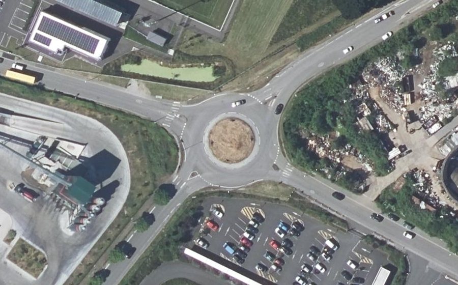 Vue aérienne du Rond-point anonyme n°32762446