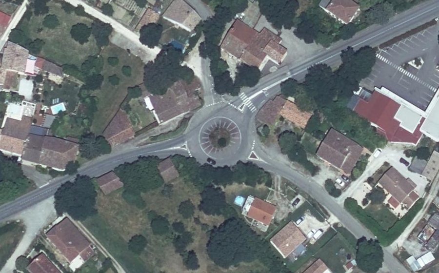 Vue aérienne du Rond-point anonyme n°32763965
