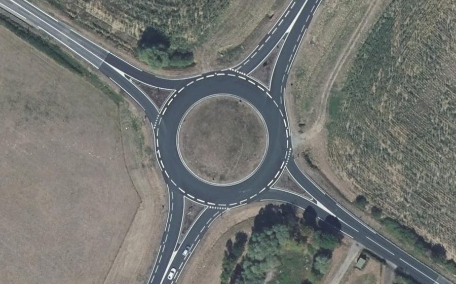 Vue aérienne du Rond-point anonyme n°32771564