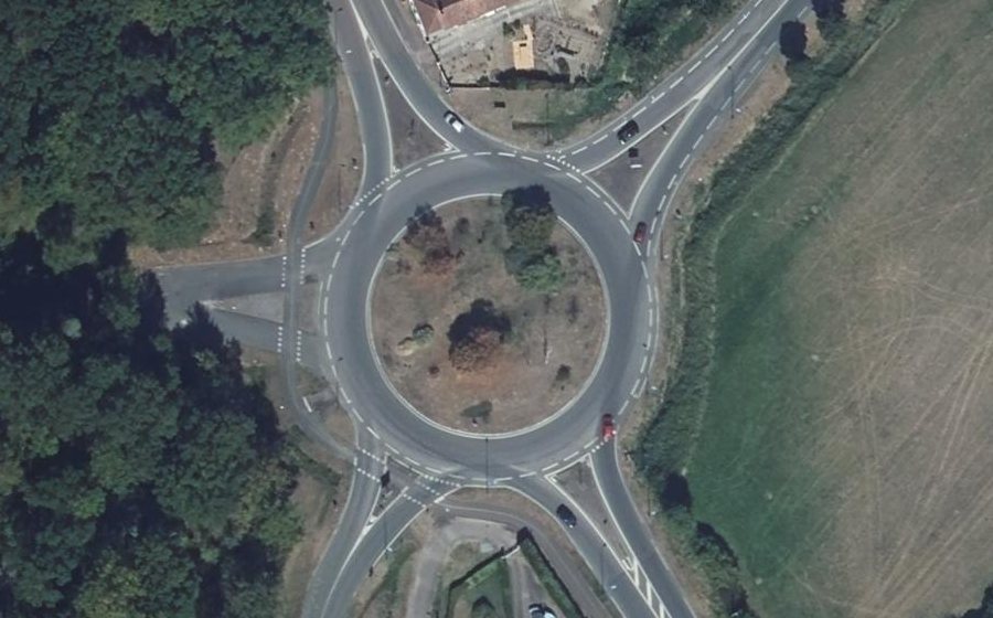 Vue aérienne du Rond-point anonyme n°32771570