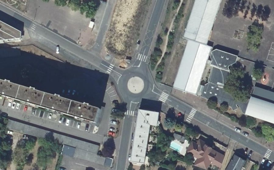 Vue aérienne du Rond-point anonyme n°32772897