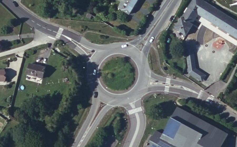 Vue aérienne du Rond-point anonyme n°32782712