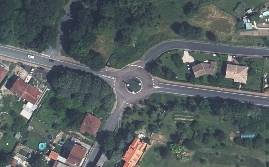 Vue aérienne du Rond-point anonyme n°327877000