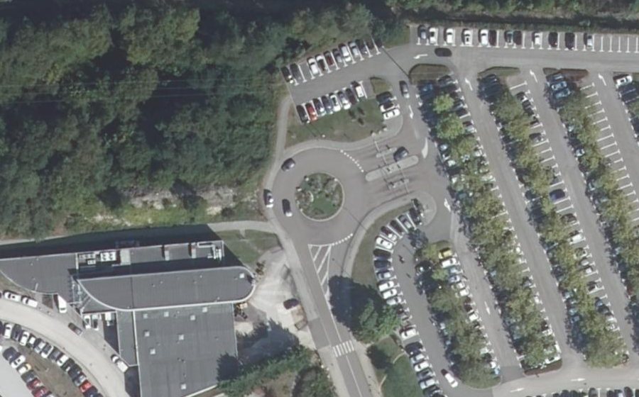 Vue aérienne du Rond-point anonyme n°32790514
