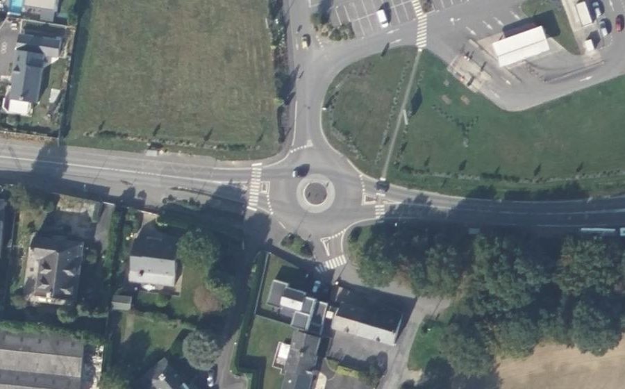 Vue aérienne du Rond-point anonyme n°32803584