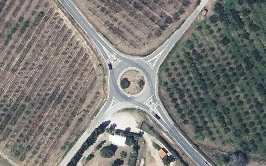 Vue aérienne du Rond-point anonyme n°32806587