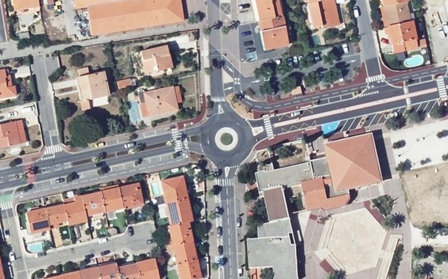 Vue aérienne du Rond-point anonyme n°32806916