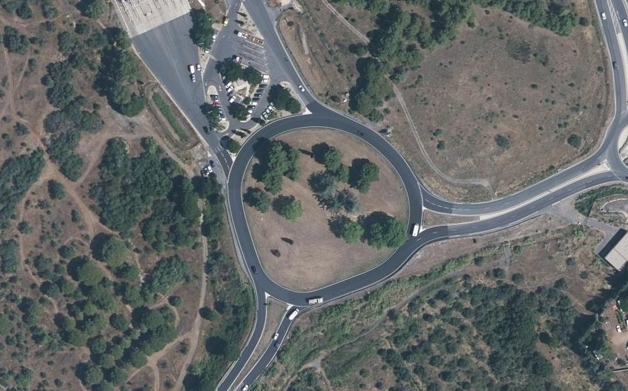 Vue aérienne du Rond-point anonyme n°32808700