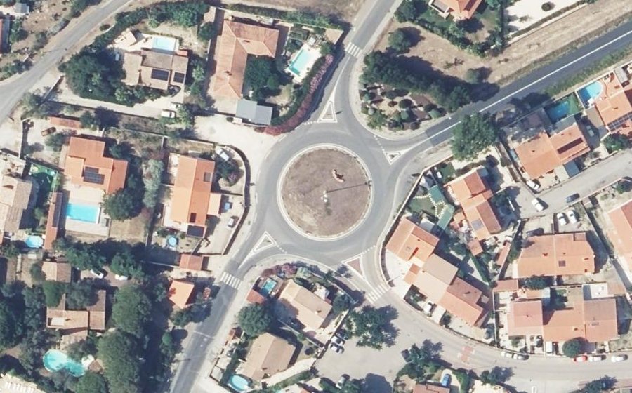 Vue aérienne du Rond-point anonyme n°32812835