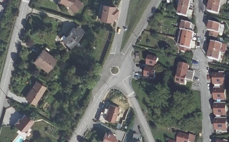 Vue aérienne du Rond-point anonyme n°32825955