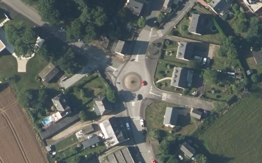 Vue aérienne du Rond-point anonyme n°32828273