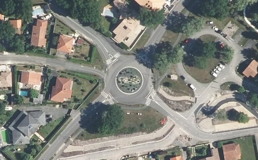Vue aérienne du Rond-point anonyme n°32838297