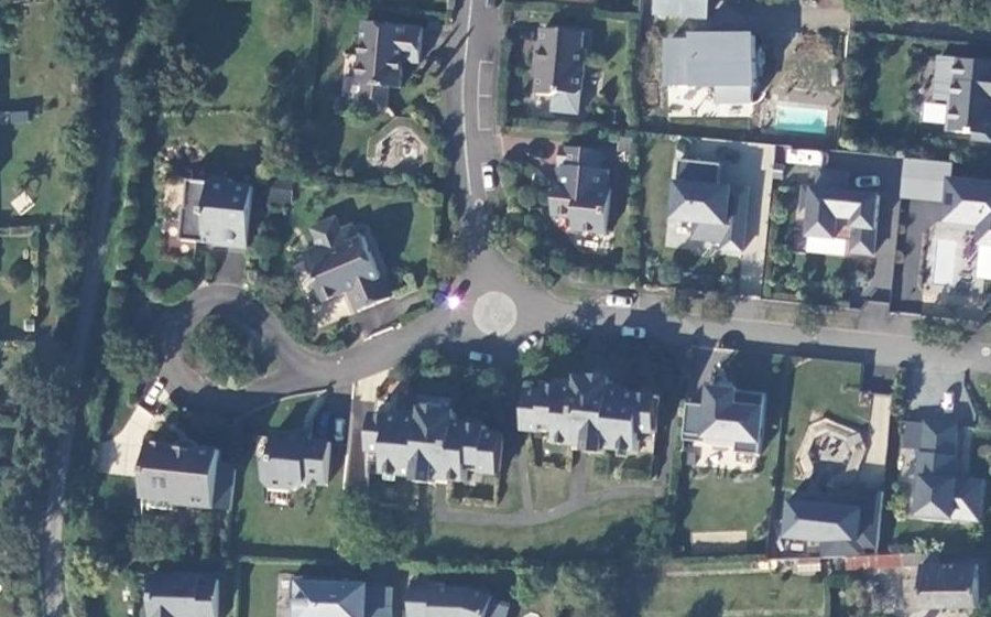 Vue aérienne du Rond-point anonyme n°328447663