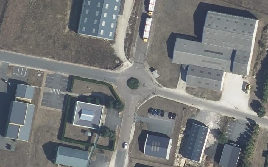 Vue aérienne du Rond-point anonyme n°32851098