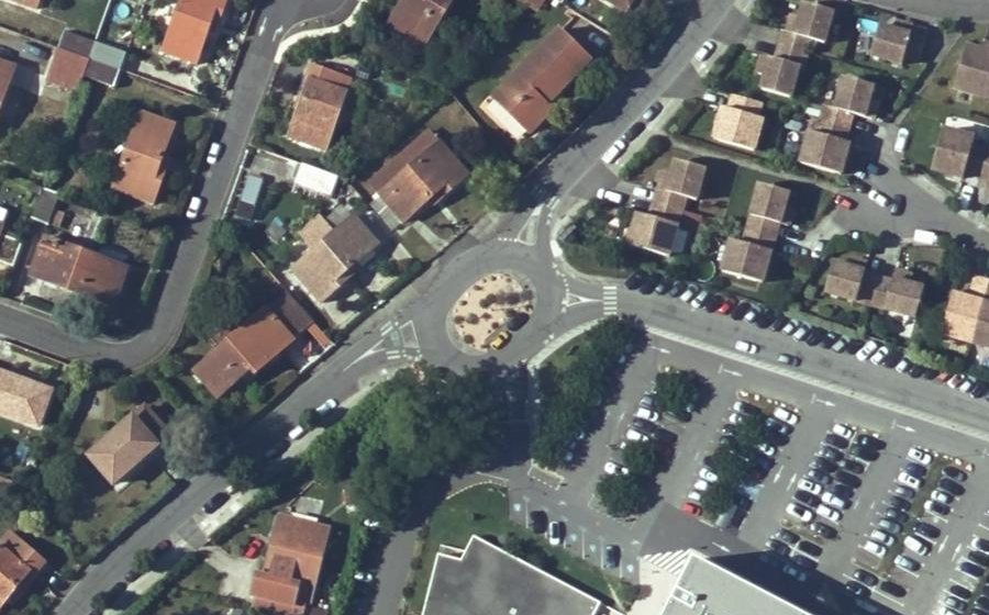Vue aérienne du Rond-point anonyme n°32851888