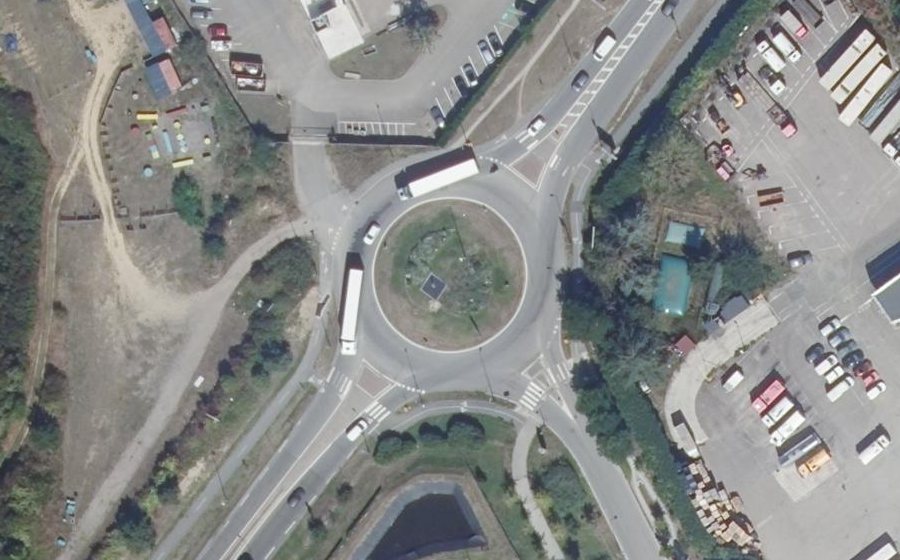 Vue aérienne du Rond-point anonyme n°32856109