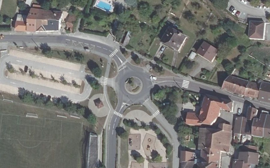 Vue aérienne du Rond-point anonyme n°32866368