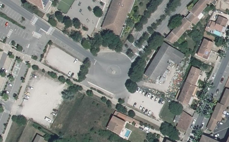 Vue aérienne du Rond-point anonyme n°32866761