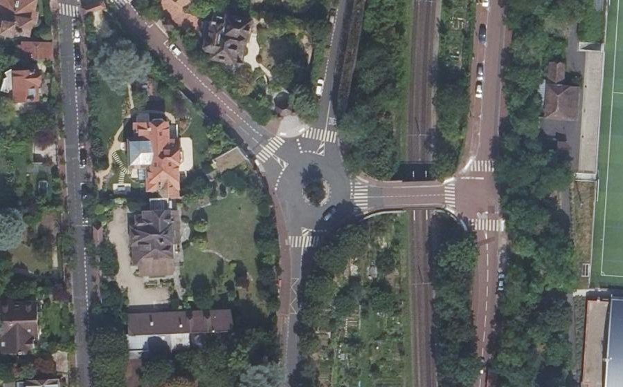 Vue aérienne du Rond-point anonyme n°32875573