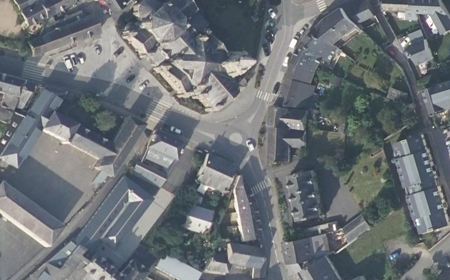Vue aérienne du Rond-point anonyme n°328979508