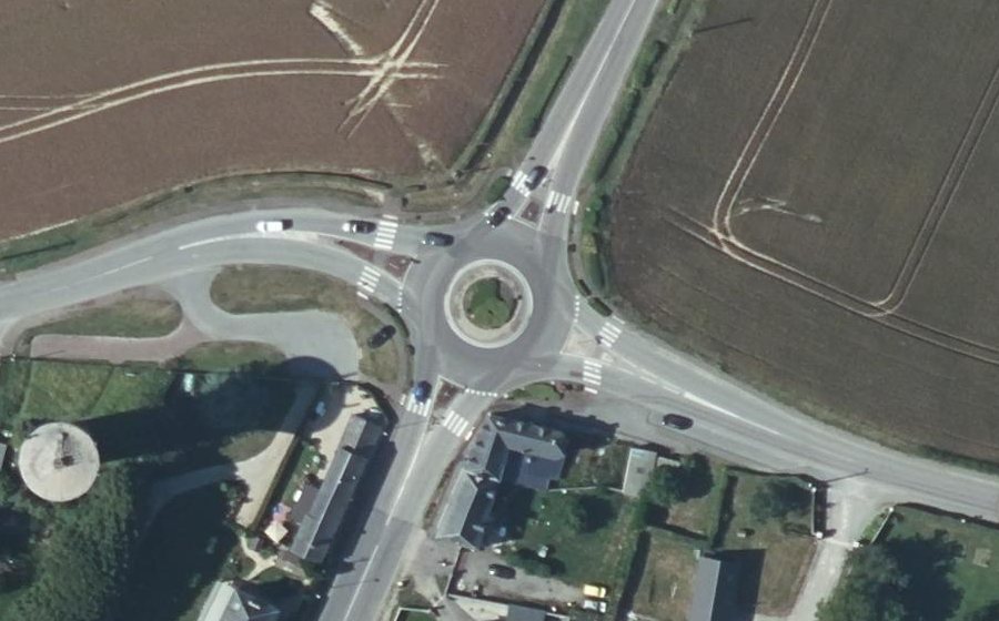 Vue aérienne du Rond-point anonyme n°32906652